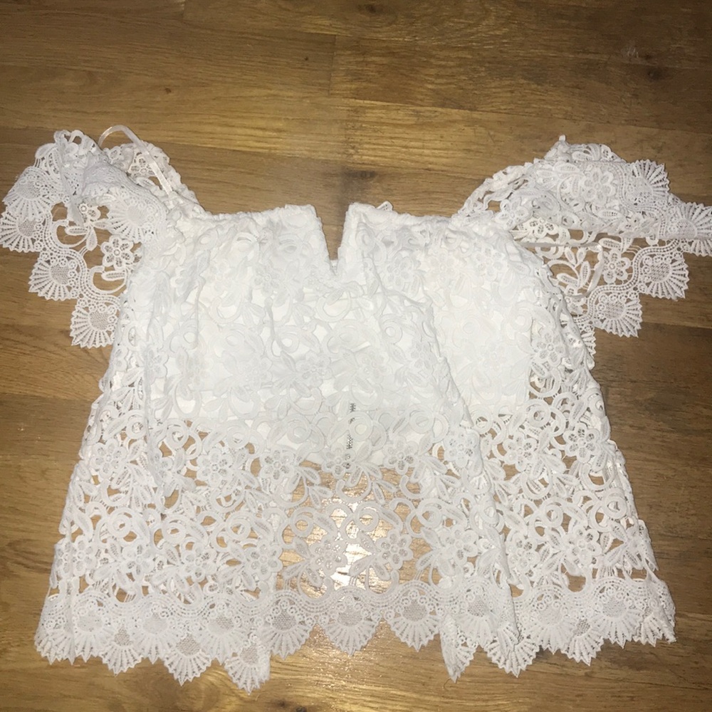 A LACE WHITE SHIRT!